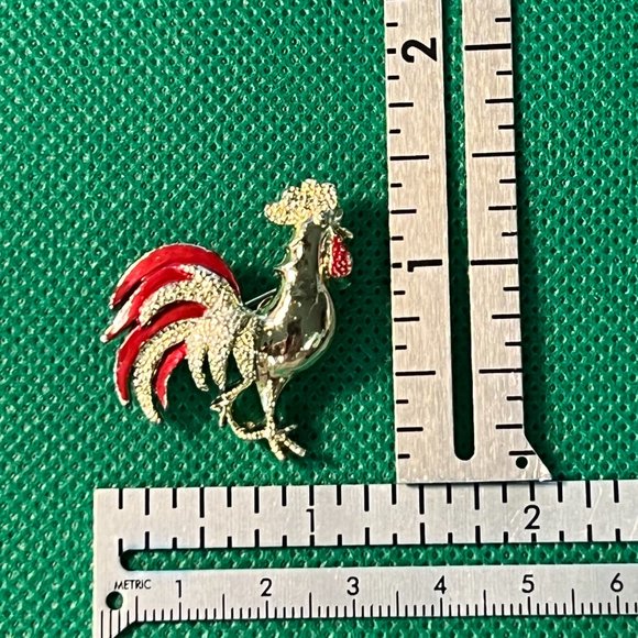 Vintage Gerry's Red Enamel Gold Tone Rooster Signed Brooch Pin - Picture 4 of 4